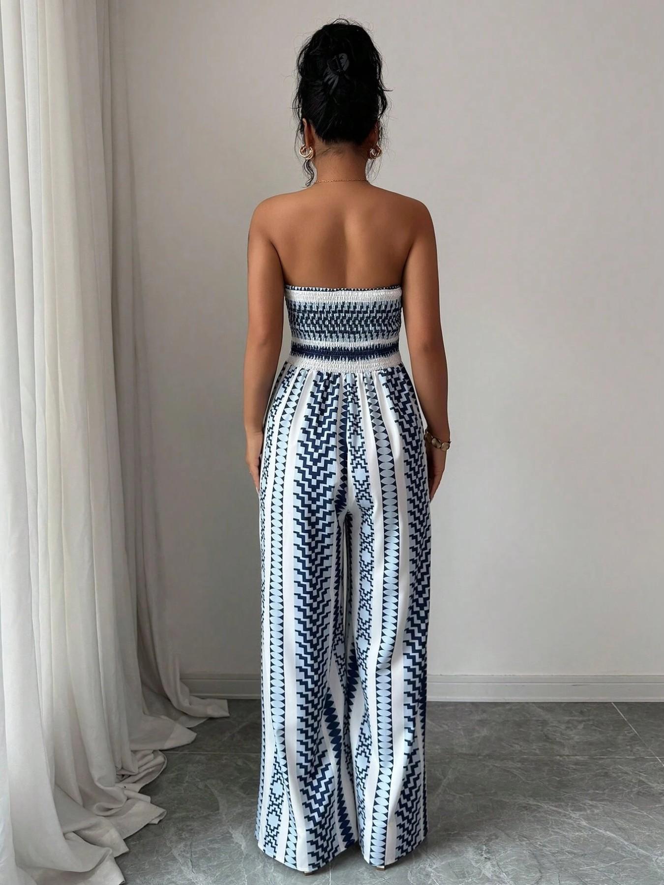 👗 60% DE RÉDUCTION 💥 Combinaison motifs géométriques – Encolure dos nu & fente latérale – Tissu fluide, polyvalente – parfaite pour les soirées ou les vacances ✨