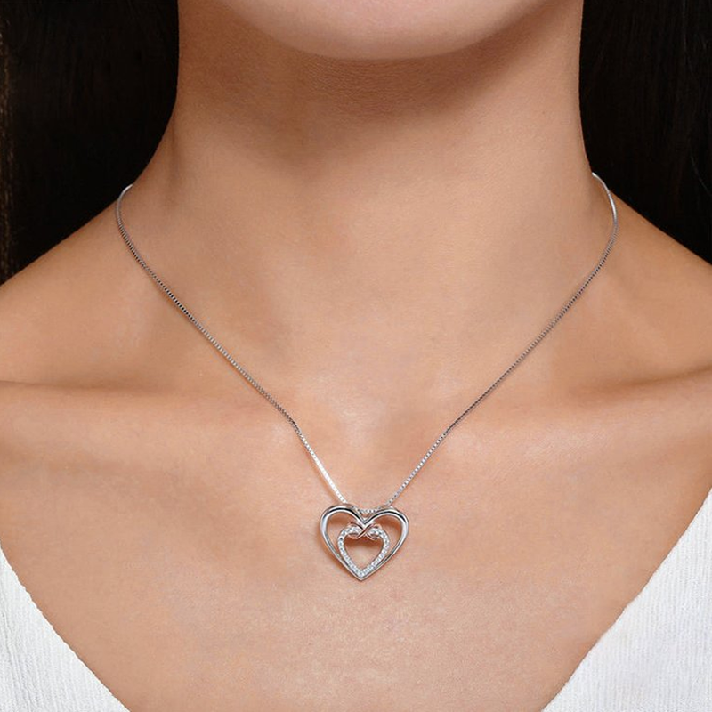 🎁💕 À offrir à votre bien-aimé(e)💕 Collier à double cœur à la mode