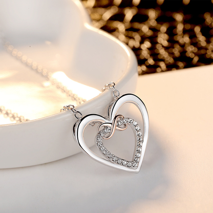 🎁💕 À offrir à votre bien-aimé(e)💕 Collier à double cœur à la mode