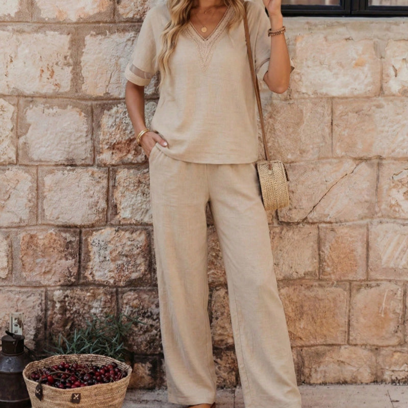 Un élégant haut à col en V et un pantalon à jambes larges,  ensemble deux pièces