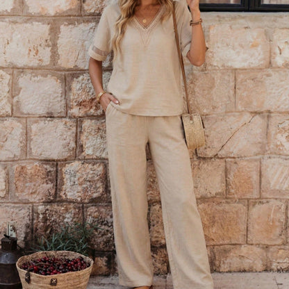 Un élégant haut à col en V et un pantalon à jambes larges,  ensemble deux pièces