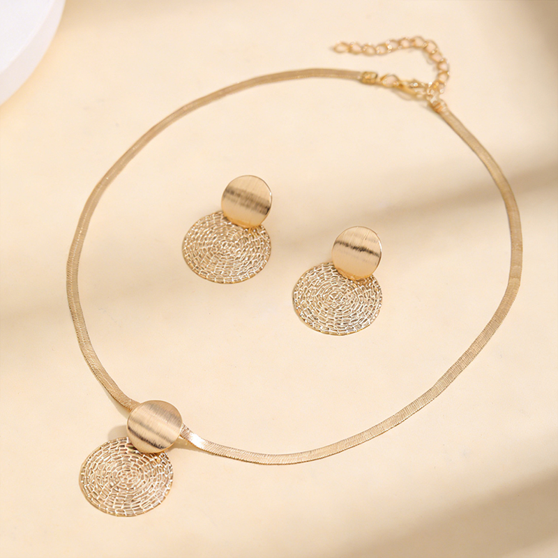 🎁Novità 2026: Sconto del 60%💥 Set collana e orecchini Modern Chic – Finitura oro, design geometrico e leggerezza – perfetto per un tocco di eleganza quotidiana o come regalo – include pezzi coordinati per un look raffinato 💫