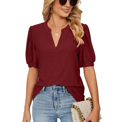 👚 50% DE RÉDUCTION 🌸 Chemise unie à col en V et découpes pour femmes – Tissu léger, design fluide avec détails découpés – parfaite pour un look chic ou décontracté, en été ou au bureau ✨