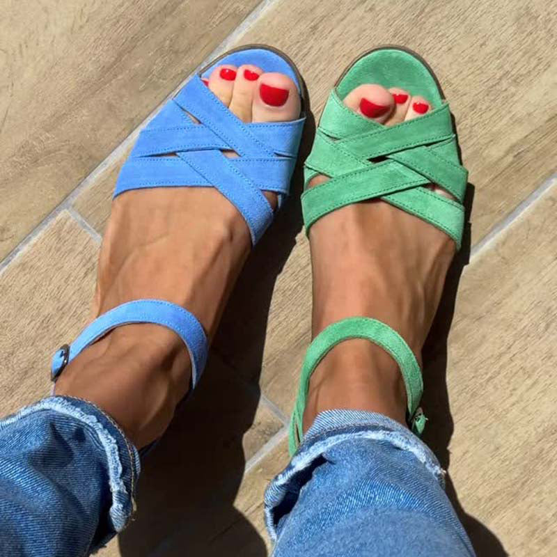 Sandales plates ajourées pour femme avec boucle réglable