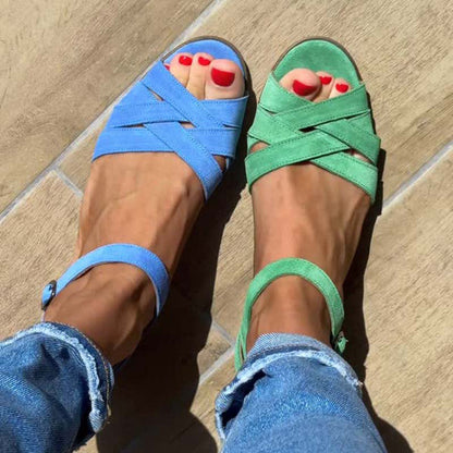 Sandales plates ajourées pour femme avec boucle réglable