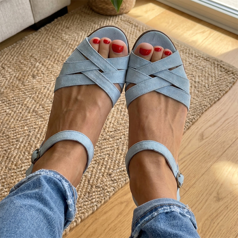 Sandales plates ajourées pour femme avec boucle réglable