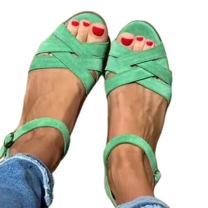 Sandales plates ajourées pour femme avec boucle réglable