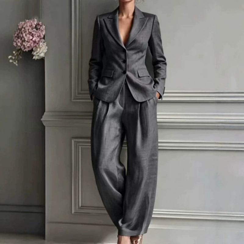 🤍 Ensemble tailleur décontracté rose texturé, blazer boutonné et pantalon large pour allure élégante