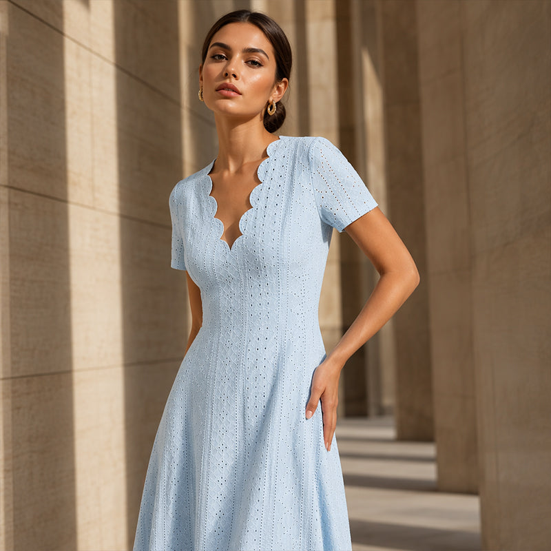 🌷 Robe élégante en broderie anglaise, décolleté ondulé 🤍 Robe midi évasée manches courtes, tissu léger convenant aux sorties quotidiennes