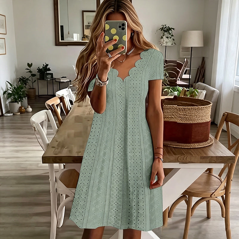 🌷 Robe élégante en broderie anglaise, décolleté ondulé 🤍 Robe midi évasée manches courtes, tissu léger convenant aux sorties quotidiennes